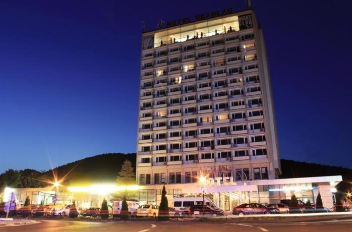 Grand Hotel Ceahlau Piatra Neamt Bagian luar foto