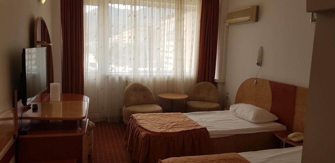 Grand Hotel Ceahlau Piatra Neamt Bagian luar foto