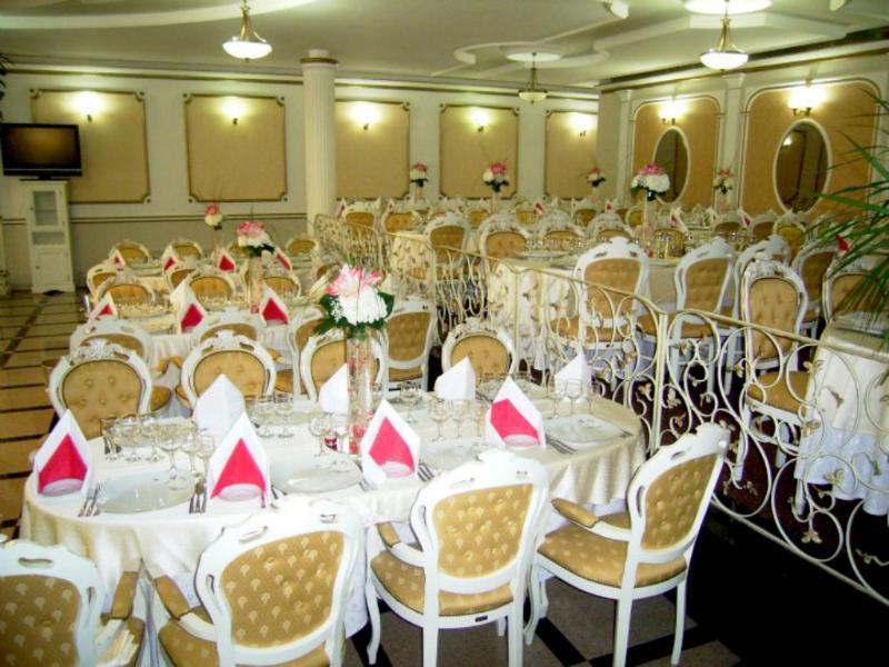 Grand Hotel Ceahlau Piatra Neamt Bagian luar foto